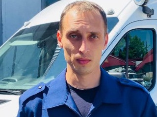 Повисшего на заборе с кольями мужчину пришлось снимать спасателям