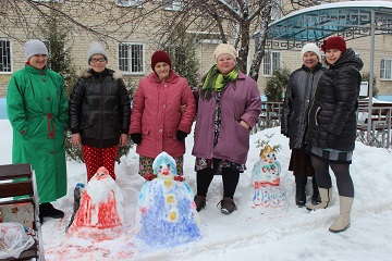 В Энгельсском доме-интернате прошел конкурс по лепке снеговиков