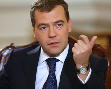 Медведев: задерживать зарплаты бюджетникам недопустимо 