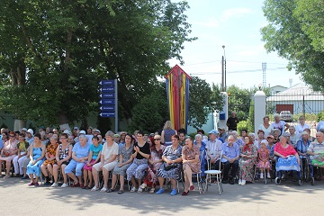 В Энгельсском доме-интернате для престарелых и инвалидов выступили артисты цирка из Волгограда