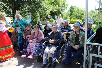 В Энгельсском доме-интернате для престарелых и инвалидов прошел праздник, посвященный Дню Нептуна.