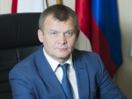 Из центра города продолжают вывозить снег и приводить в порядок тротуары